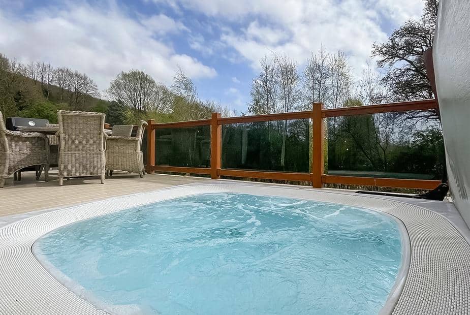 Lodge deck with hot tub and outdoor dining set