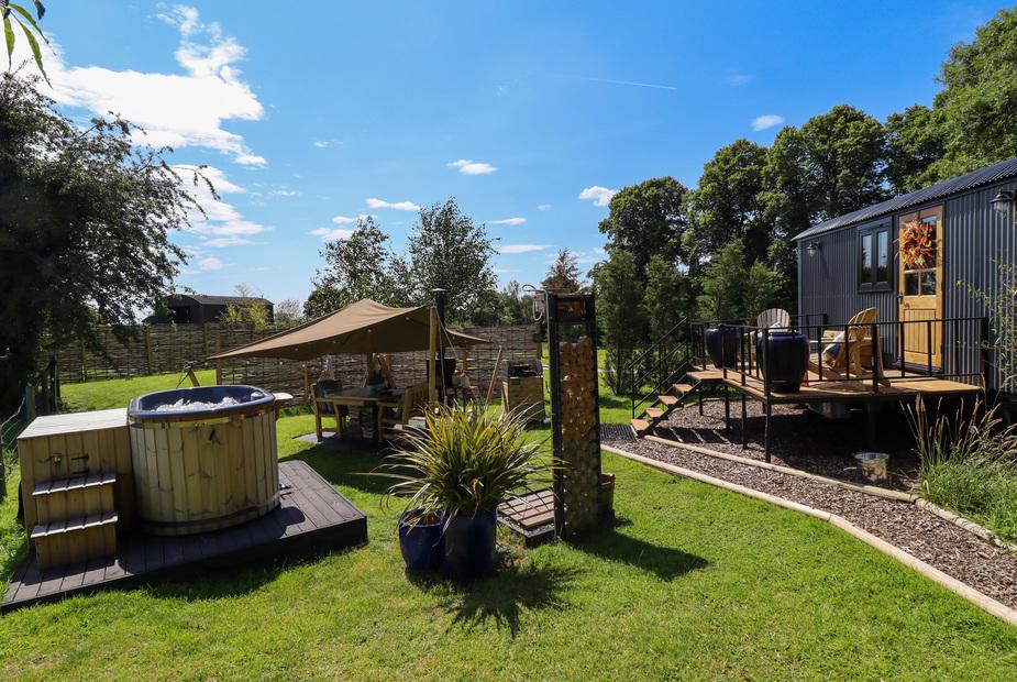 Limetree Glamping with private wooden hot tub and outdoor seating area
