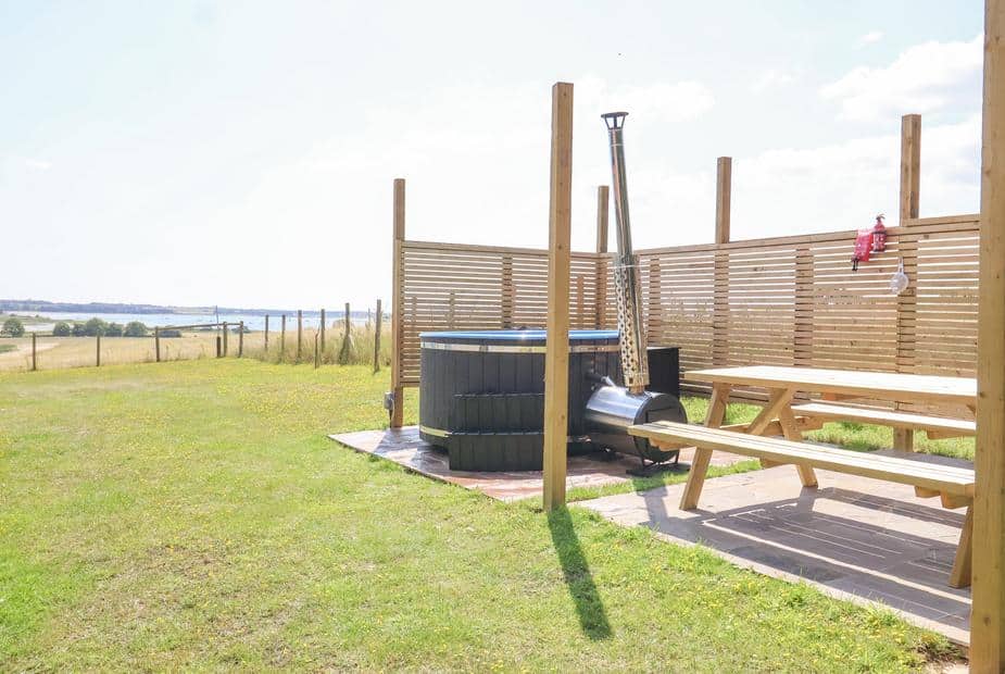 Cottage garden with wood-fired hot tub and picnic bench on grass