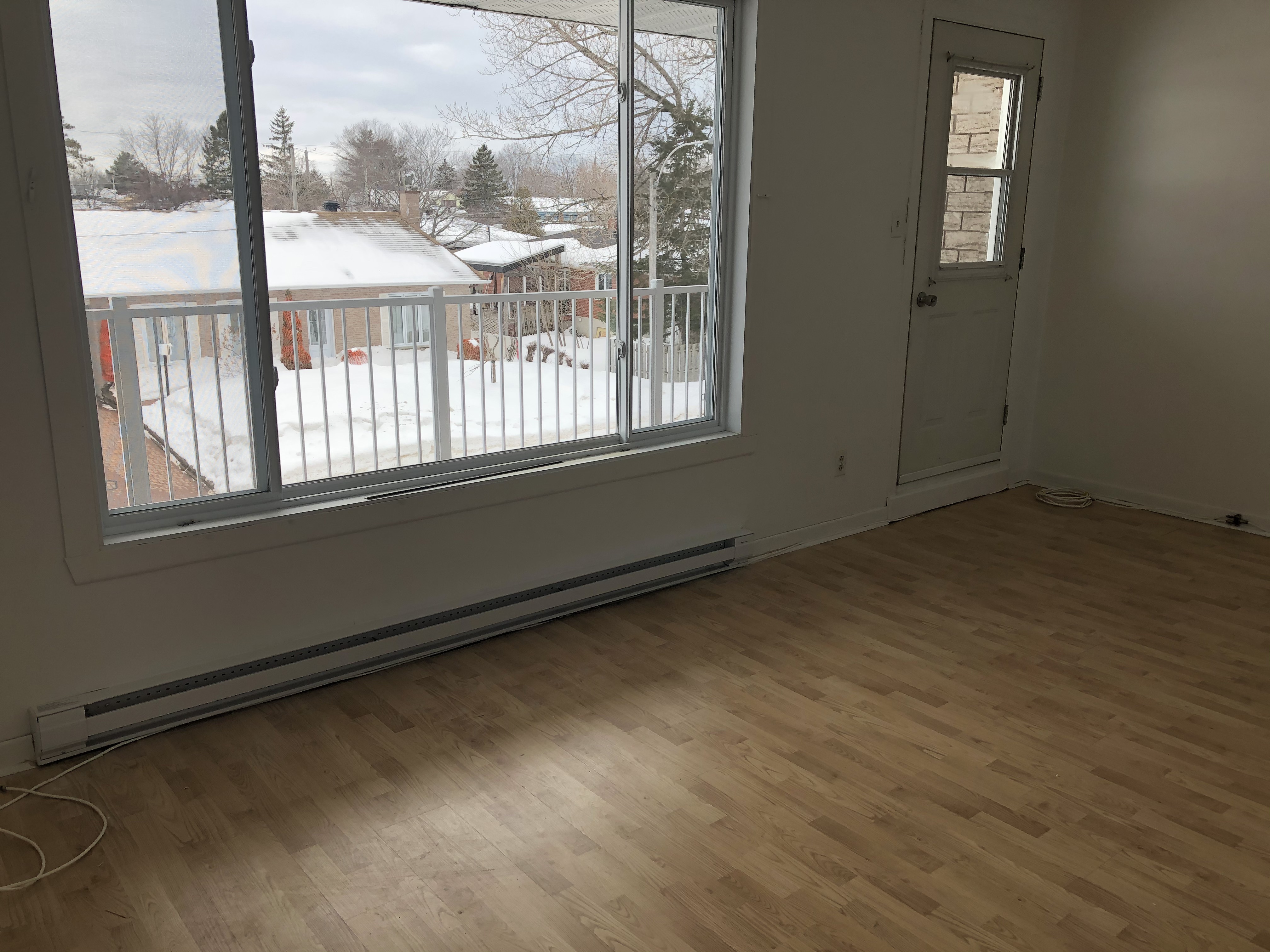Salon – 5377 rue du Refrain, app. 6, Lévis