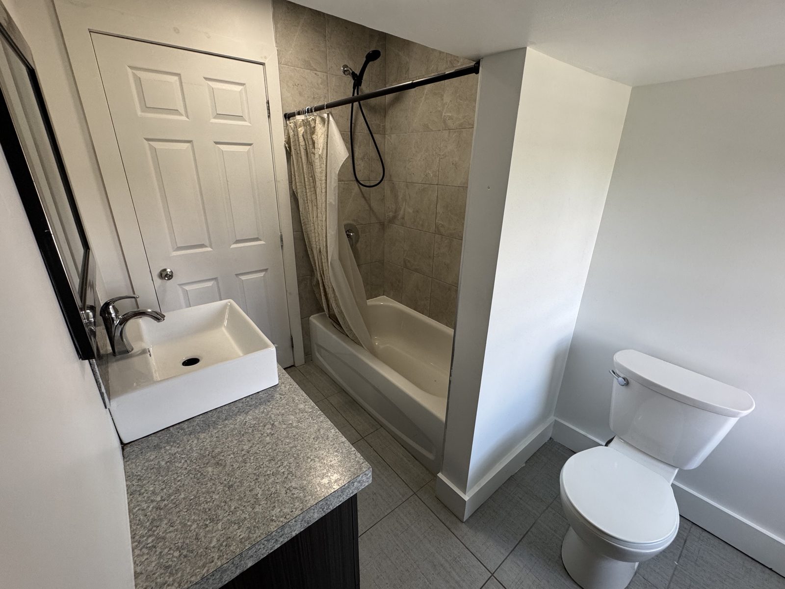 Salle de bain – 3389 av. des Églises, app. 5, Lévis
