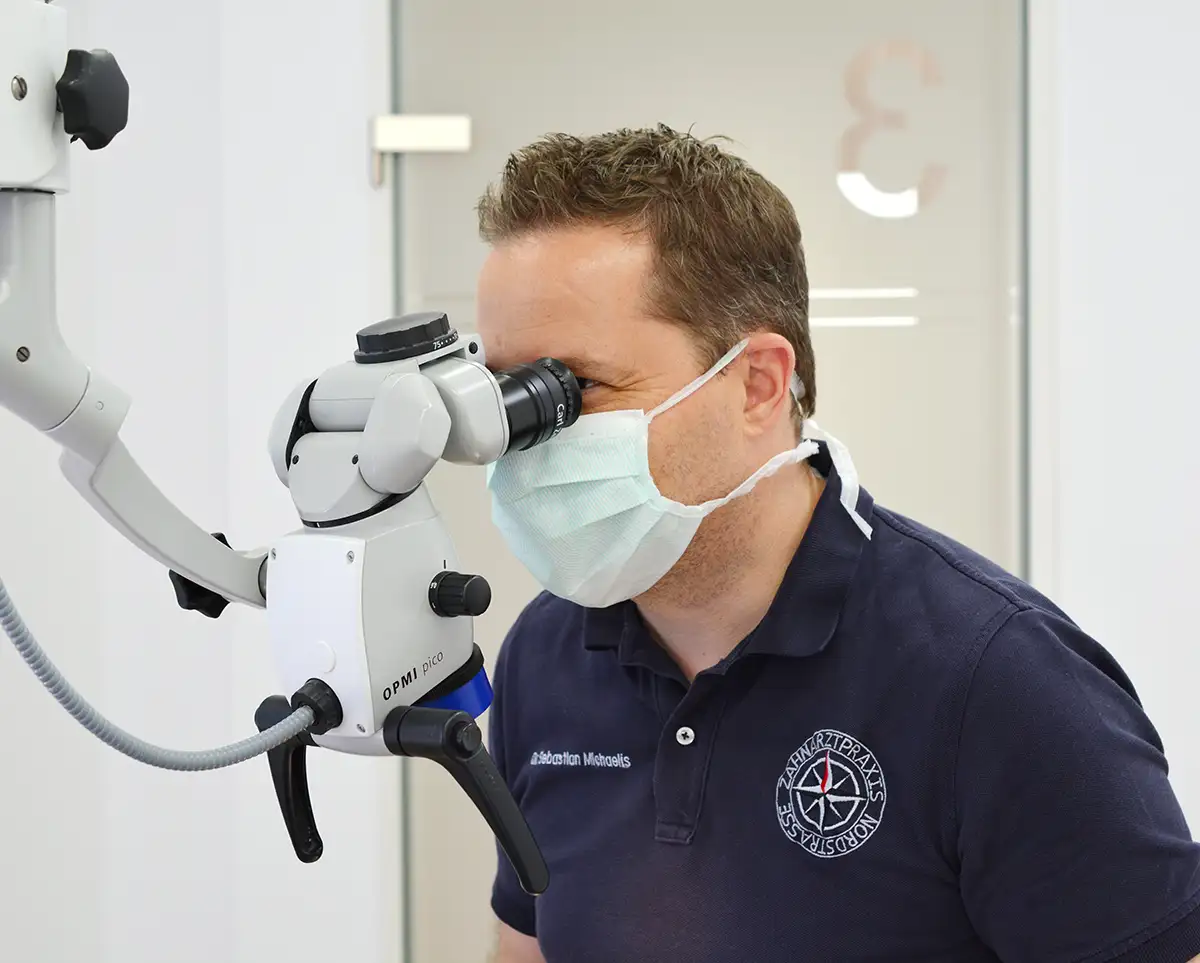 Mikroskop Wurzelkanakbehandlung