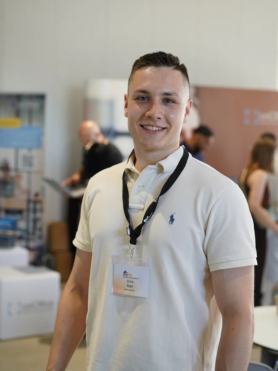 Chris Sygo mit Namensschild auf der Deutschen Immobilienmesse 2026 in Essen