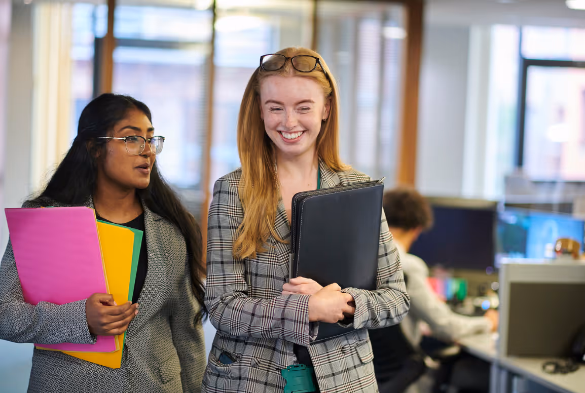 Legal Secretary vs Paralegal – What’s the Real Difference?