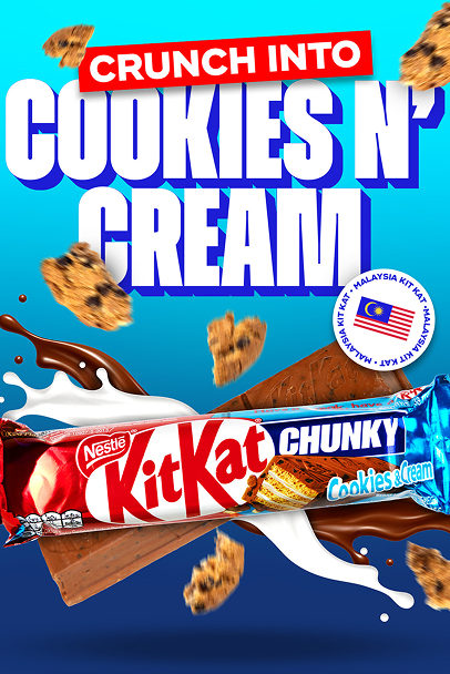 Nestlé KitKat Chunky Cookies N' Cream chocolate bar with milk and chocolate splashes and cookie pieces on a blue background.
