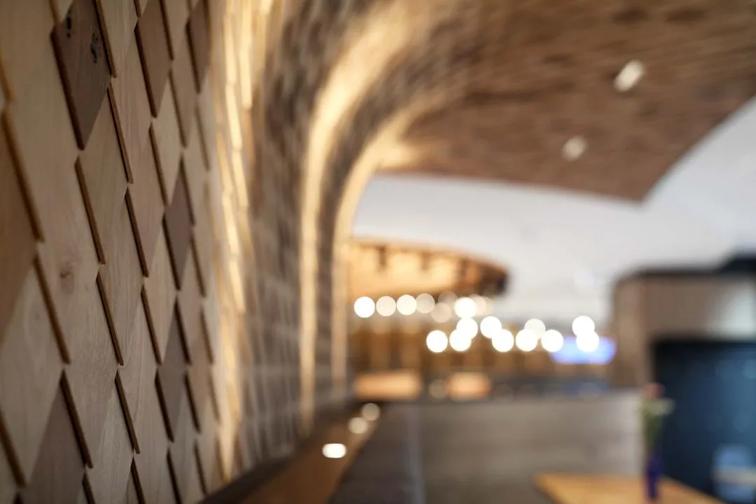 Moderne Schindeln in Holz bei Rischart in München