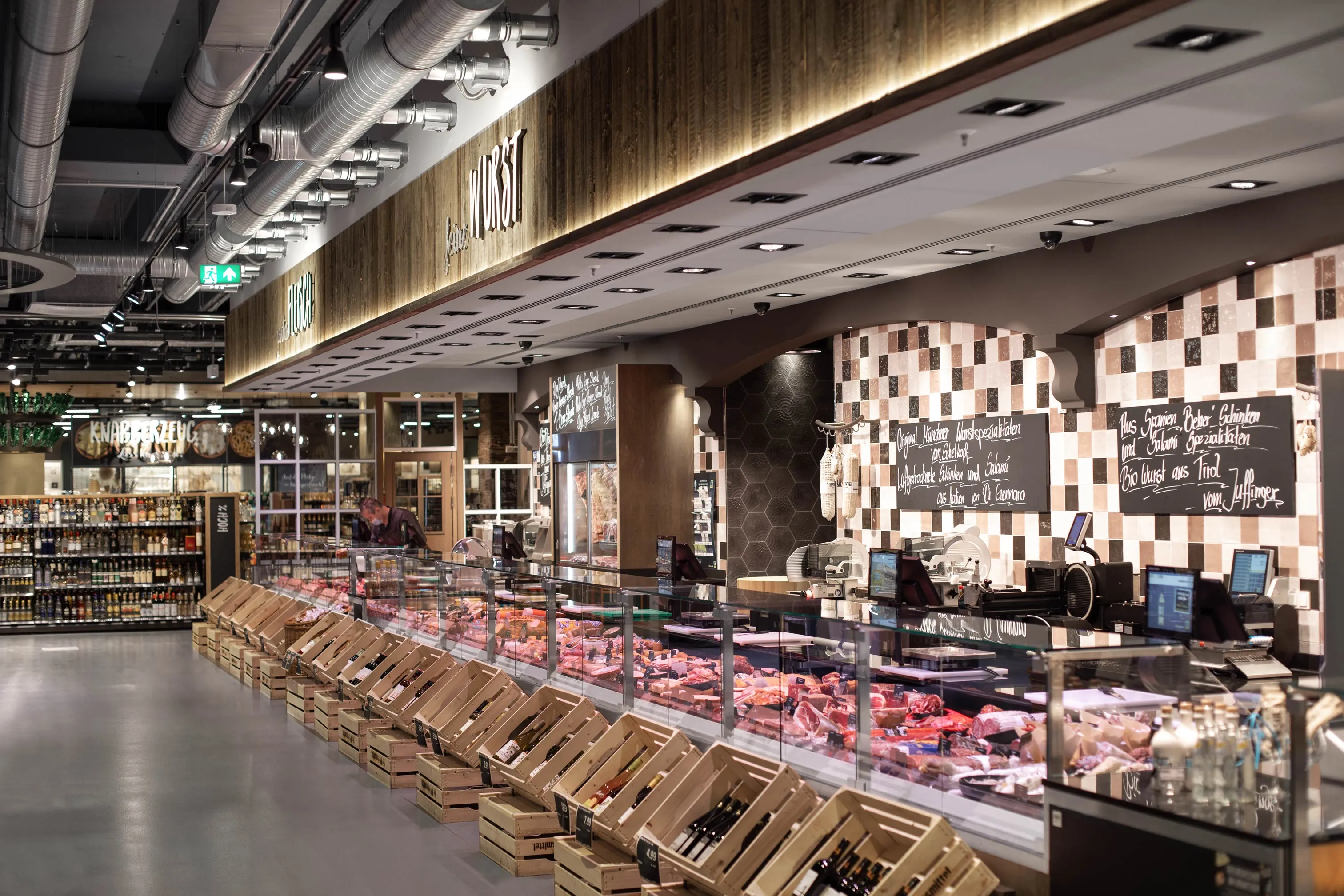 Vorkassenzone Supermarkt mit Restaurant