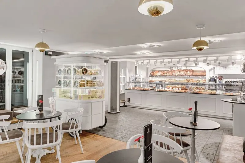 Baeckertheke mit Sitzbereich BrotHaus