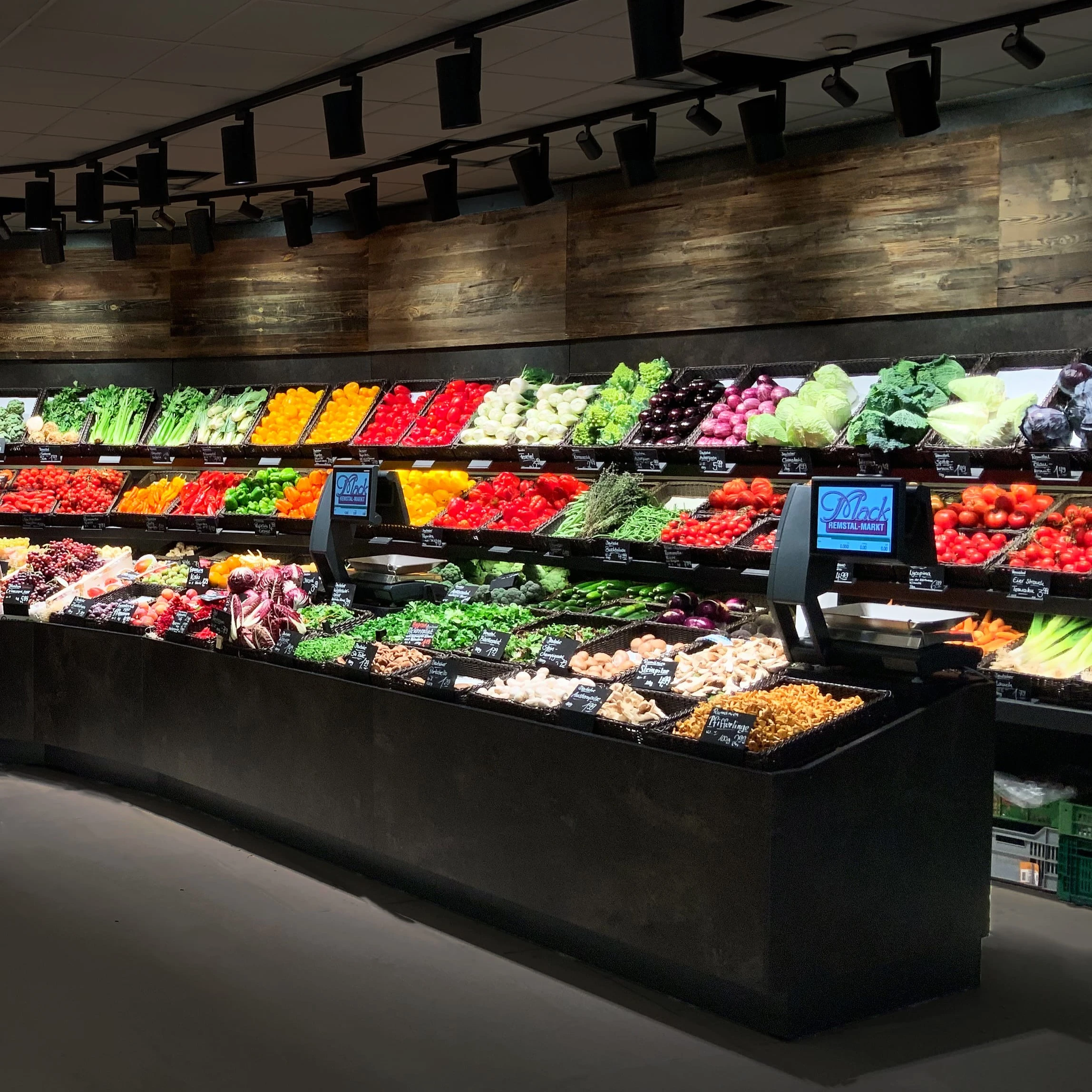 Licht im Frischebereich lässt Obst und Gemüse erstrahlen