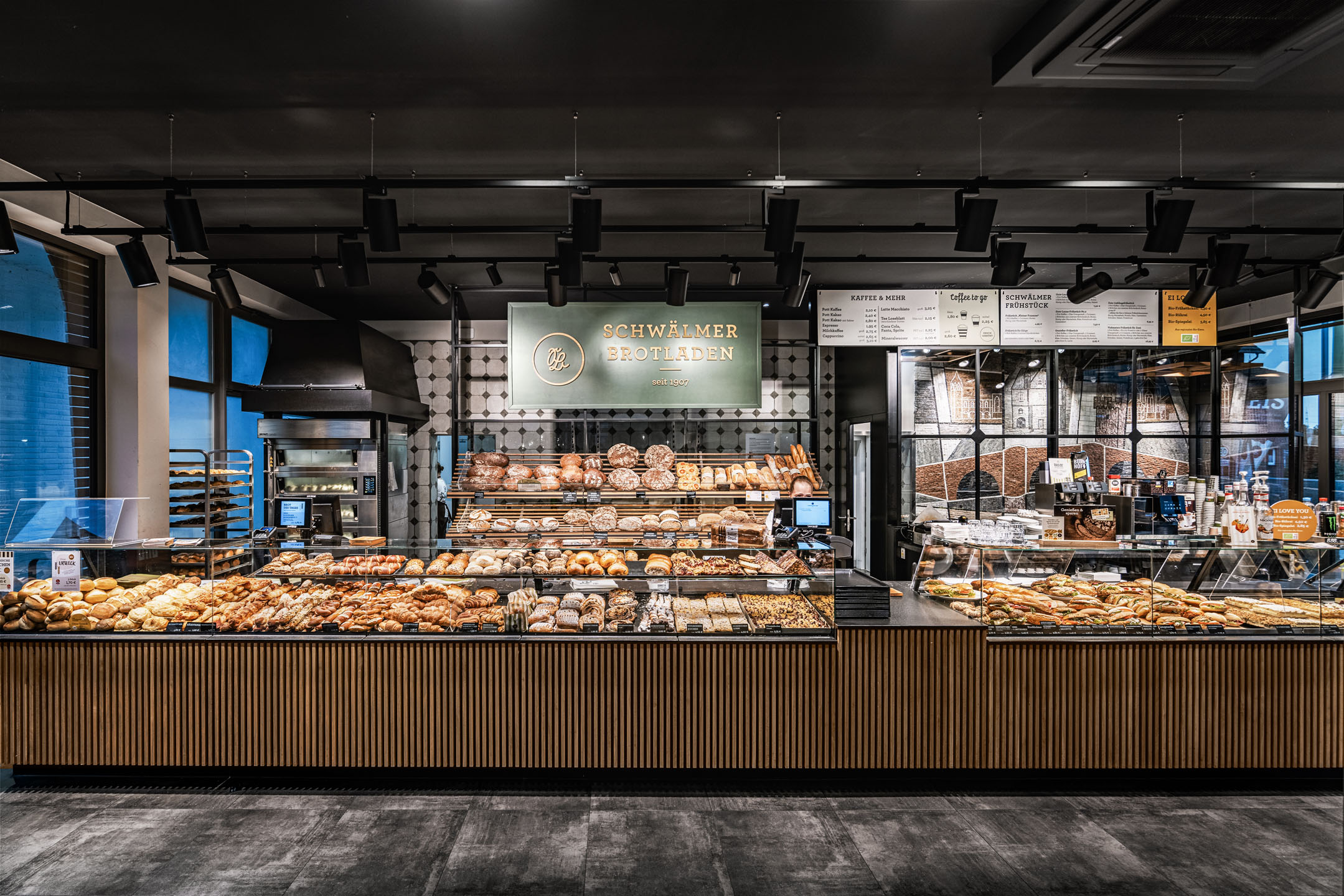 Thekenfront bei der Bäckerei Schwälmer Brotladen