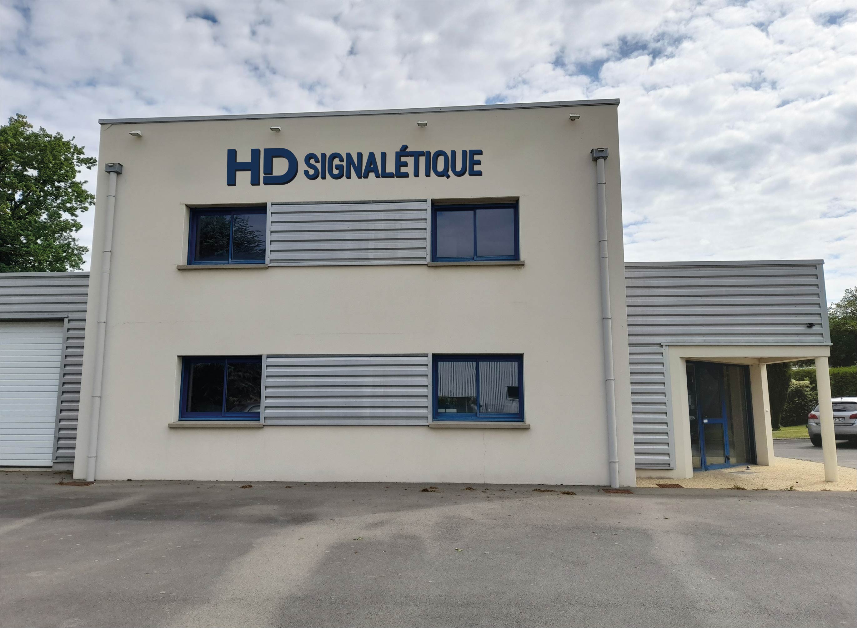 Façade du bâtiment HD Signalétique à Pacé, près de Rennes