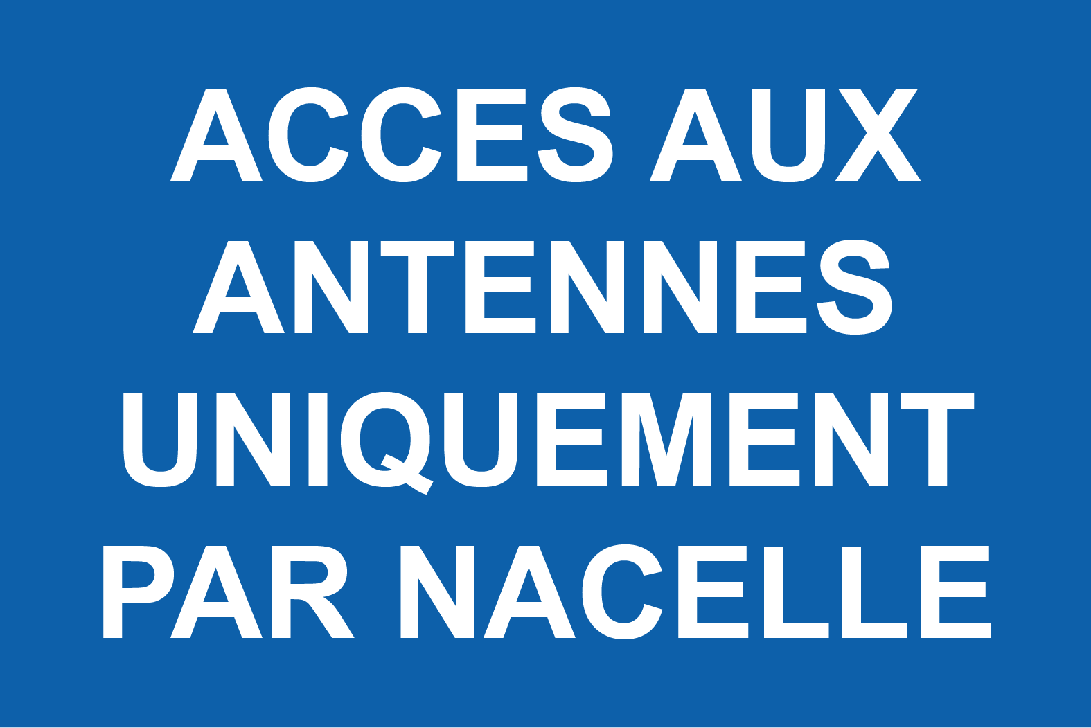 Panneau bleu écriture blanche qui indique "Accès aux antennes uniquement par nacelle"