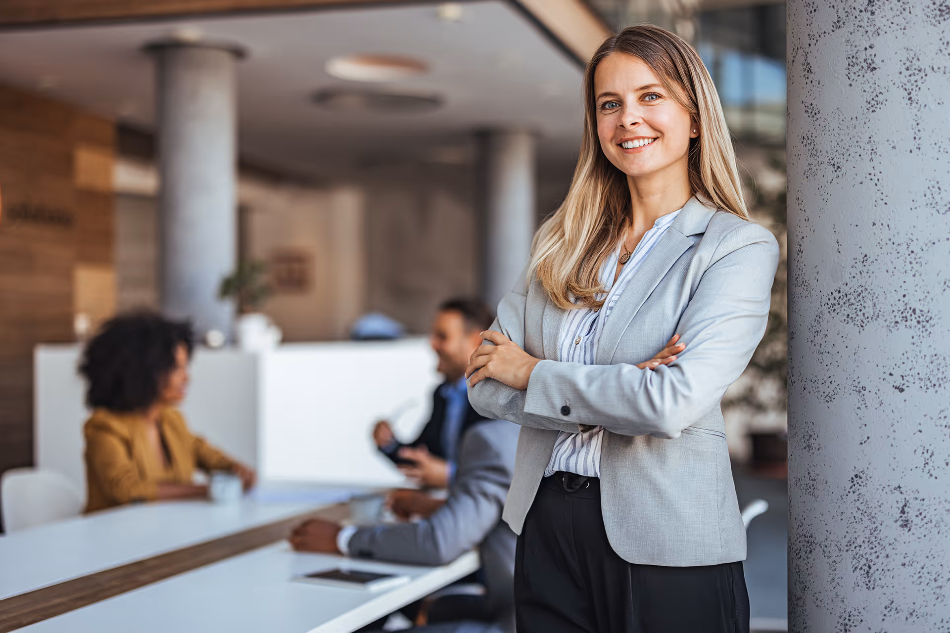 Smiling woman leaning on a column