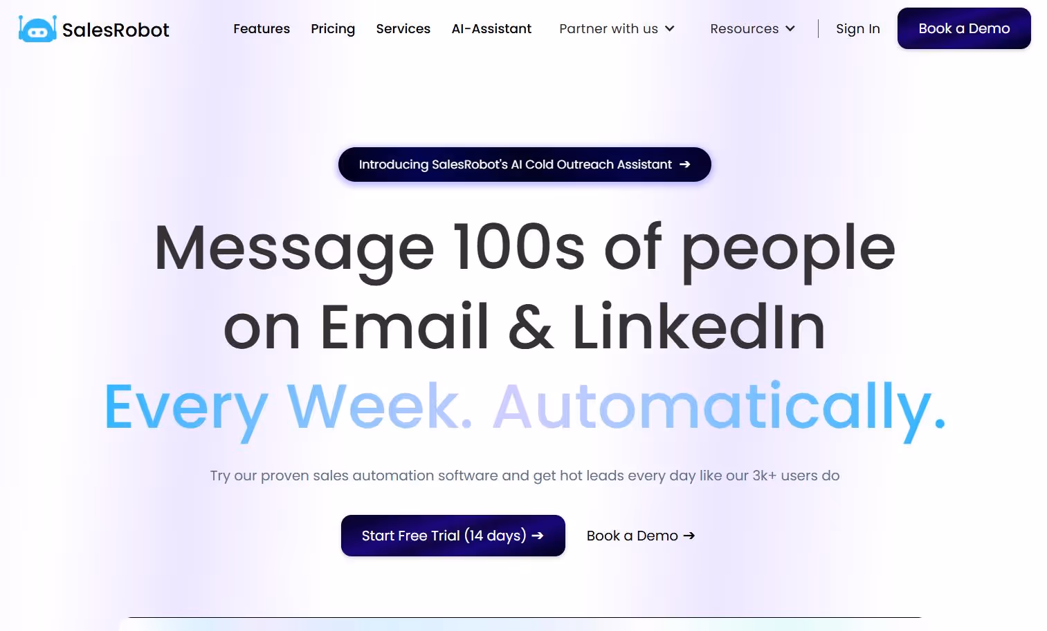 SalesRobot homepage multi-channel outreach on email and LinkedIn every week automatically.