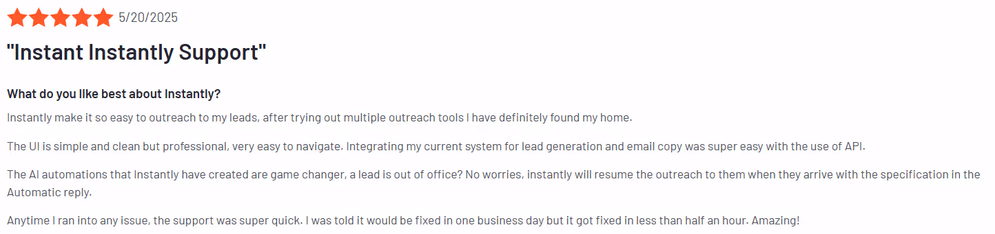 Five-star review of Instantly.ai praising its ease of use and customer support.