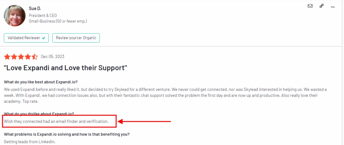 A review of Expandi.io, with a red box highlighting the user's desire for an email finder and verification feature.