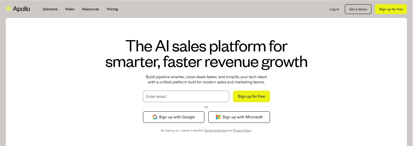 Apollo.io AI sales platform homepage.