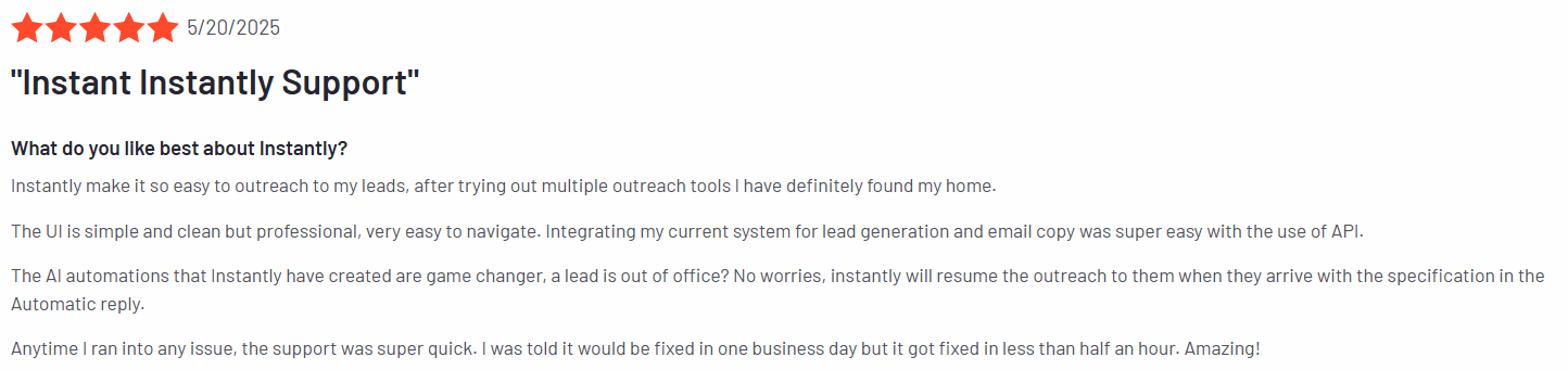 Five-star review of Instantly.ai praising its ease of use and customer support.