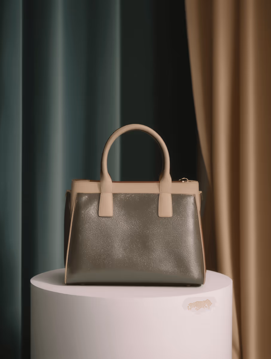Elegant Handbag Display (1)