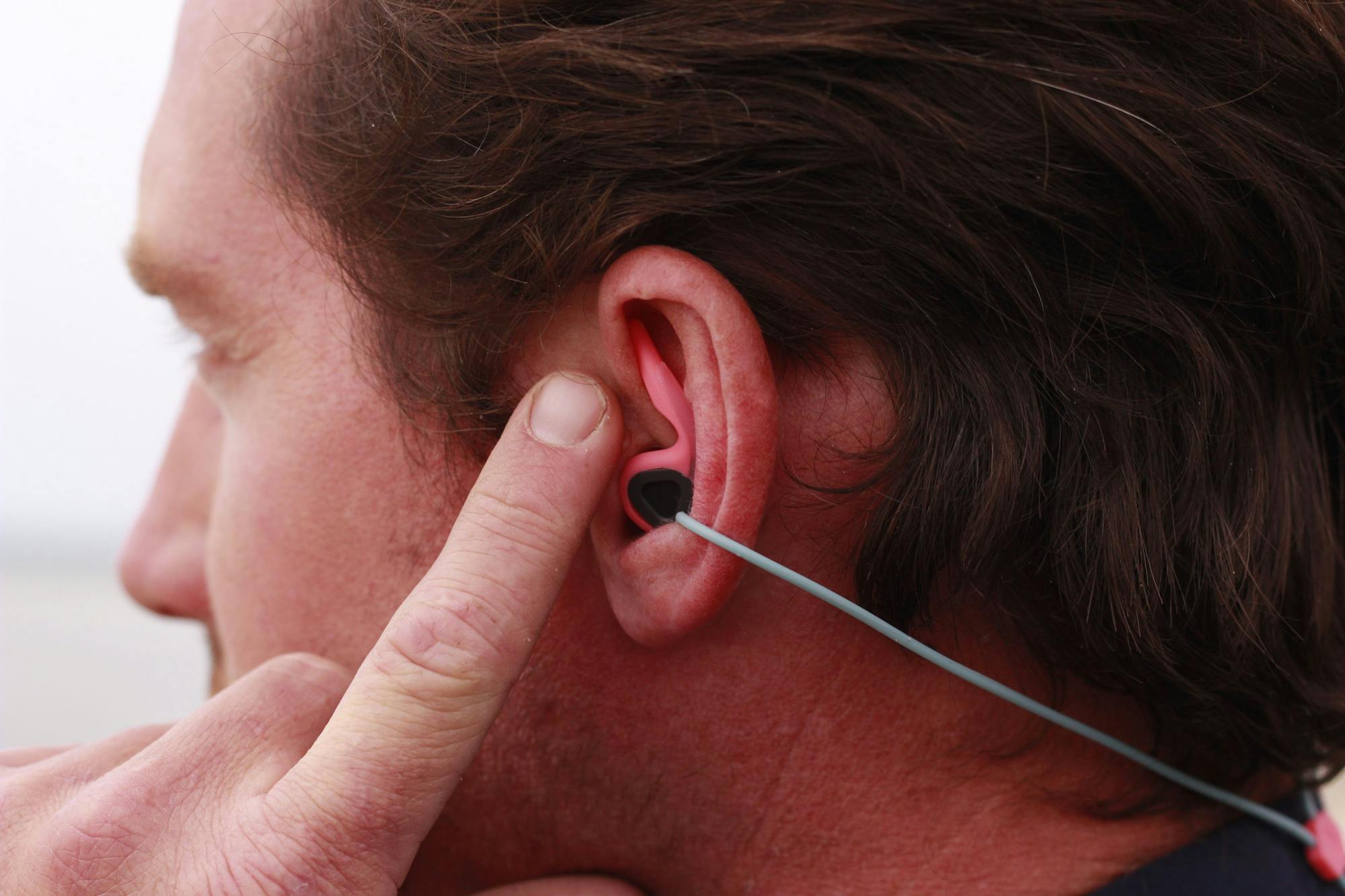 Description of what does glue ear feel like