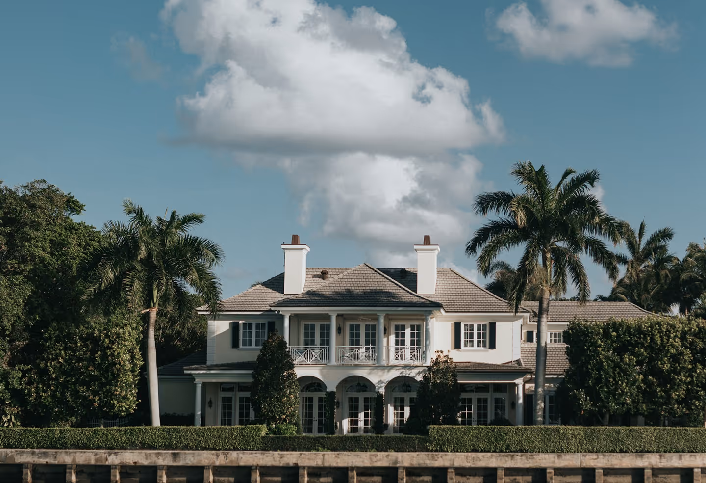 An image of a beautiful mansion
