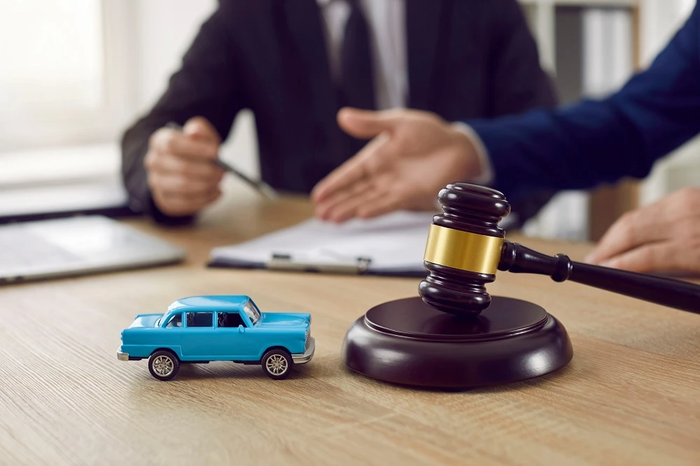 ¿Cuál es el acuerdo promedio por accidente automovilístico en California?