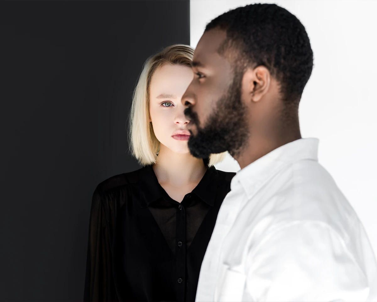 Pourquoi les contraires s’attirent… et se dérangent