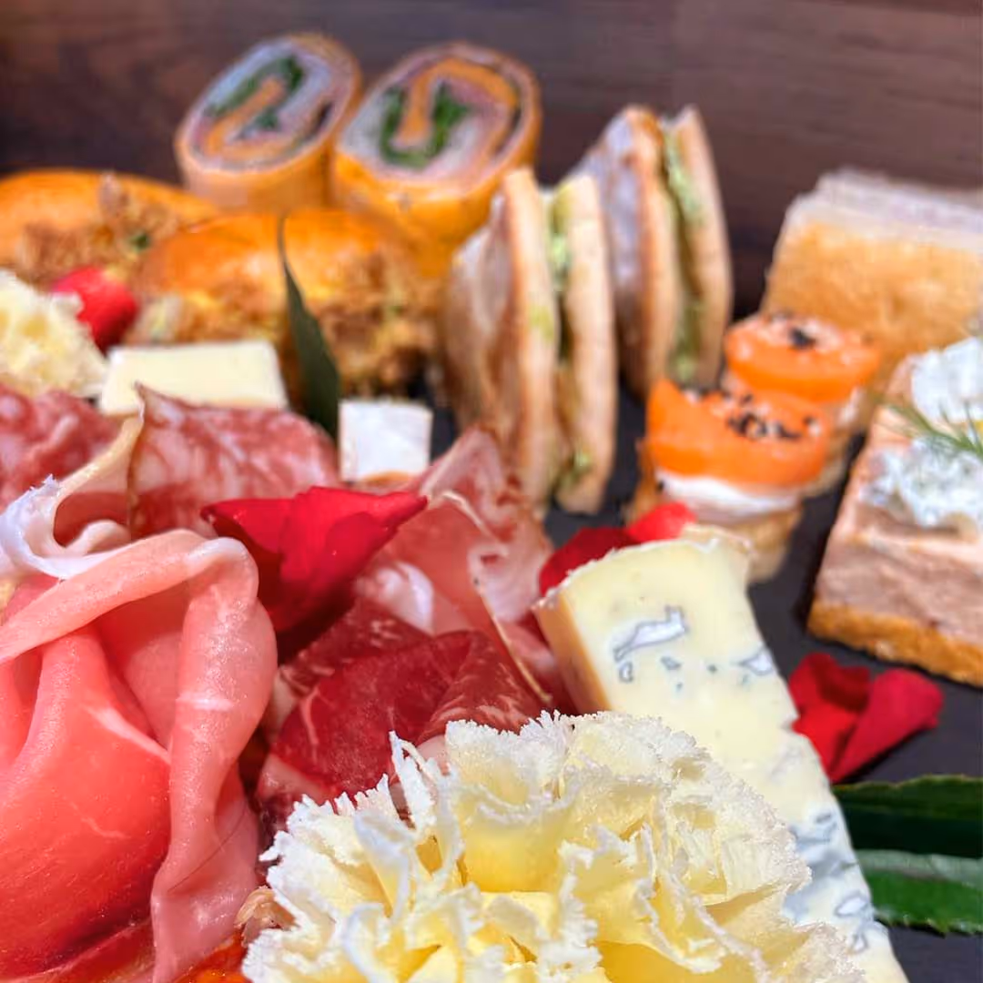 Plateau de fromages et de miniardises