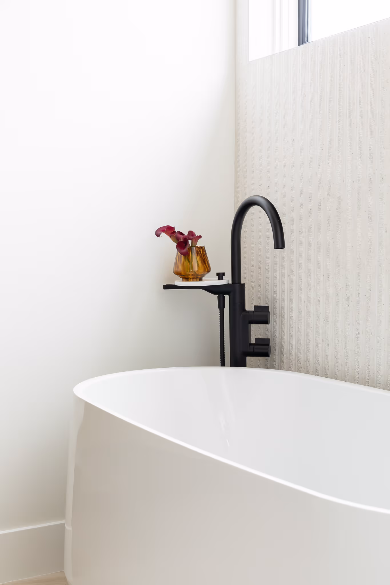 Larkspur 709 master bath tub