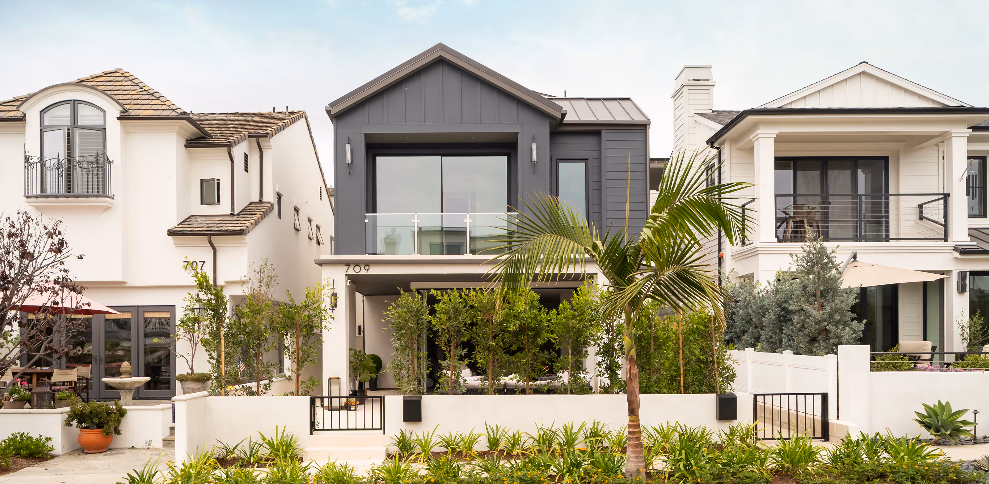 709 1/2 larkspur exterior image