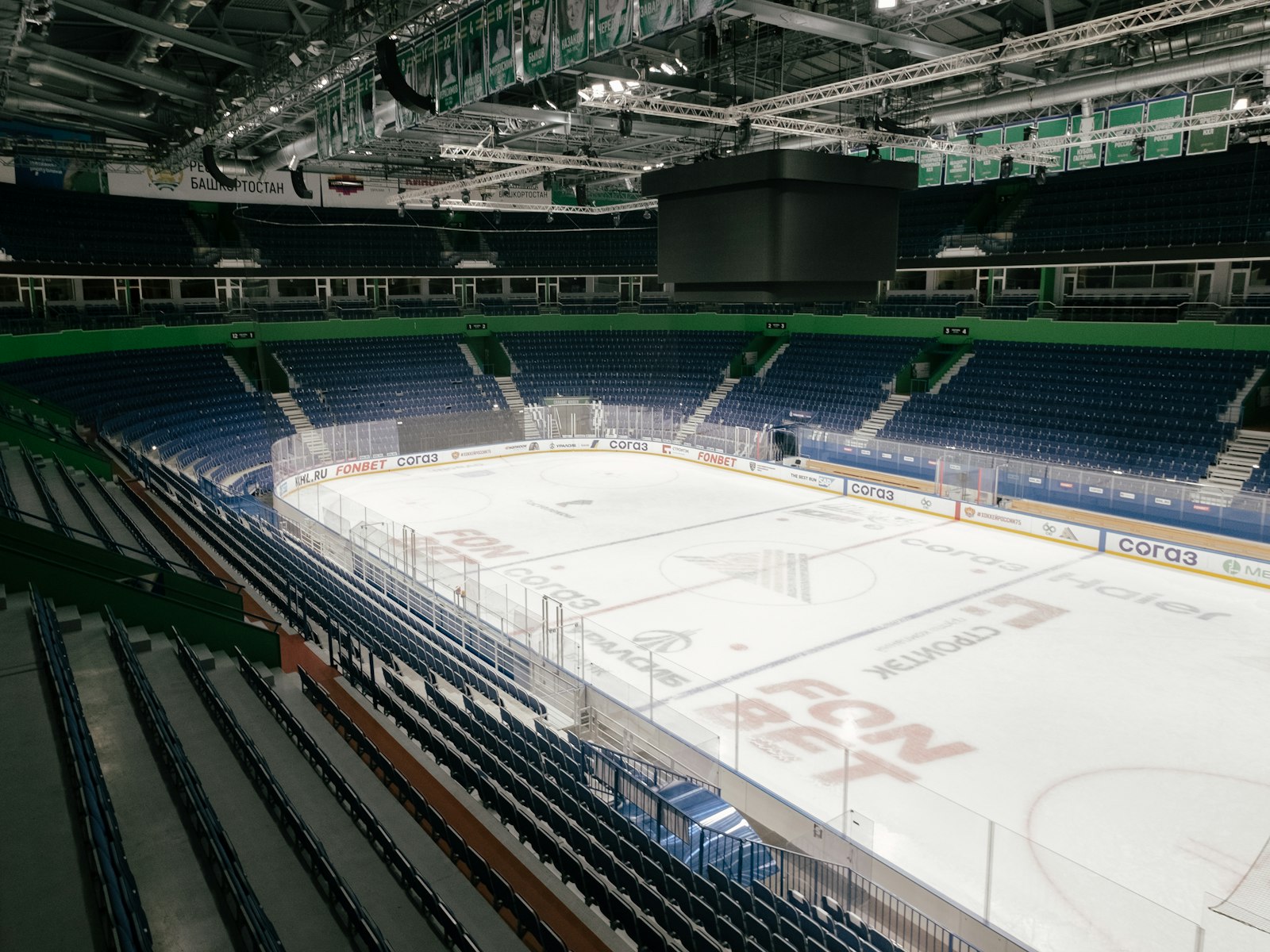 Patinoire de hockey vide avant le match d'ouverture des Canadiens de Montreal, saison 2026-2027