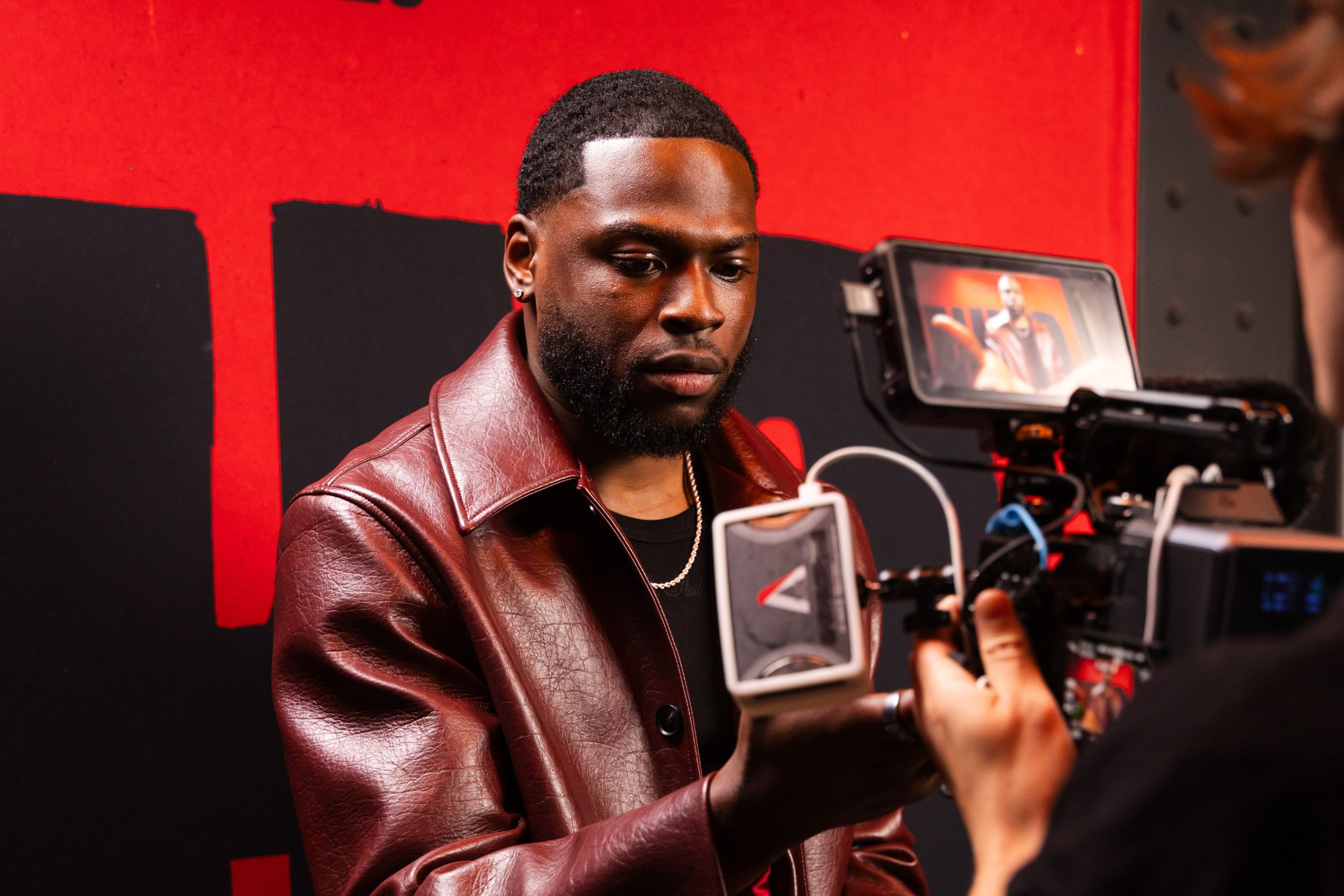 Équipe de production vidéo de One Way en plein tournage d'une campagne de marque à Montréal