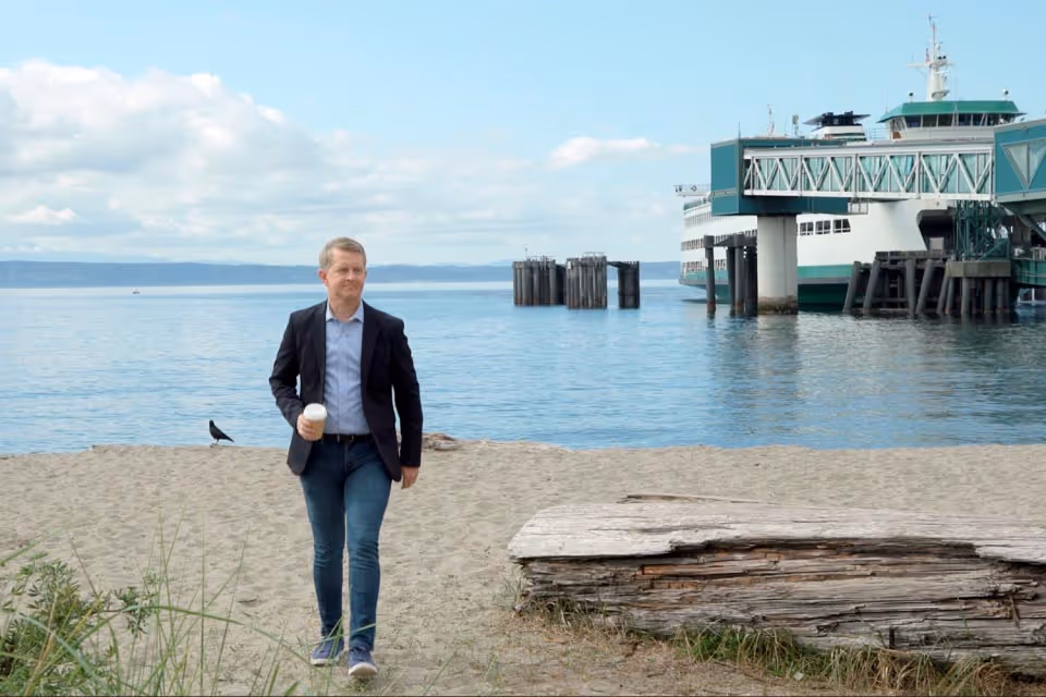 Ken Jennings walking on the beach