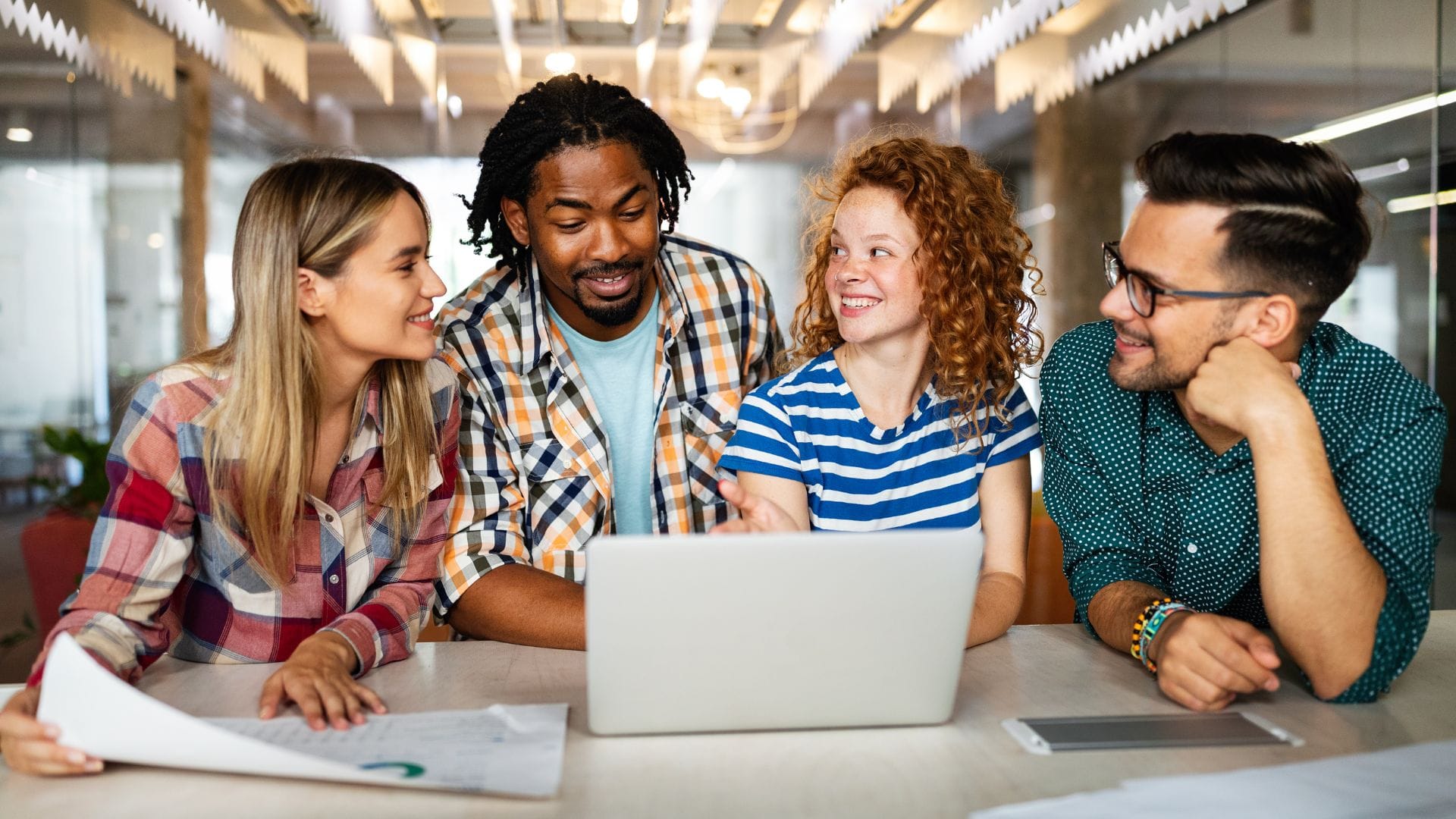 Building a Strong Employer Brand: A Comprehensive Guide|The Importance of a Strong Employer Brand||Practical Tips for Building and Maintaining a Strong Employer Brand