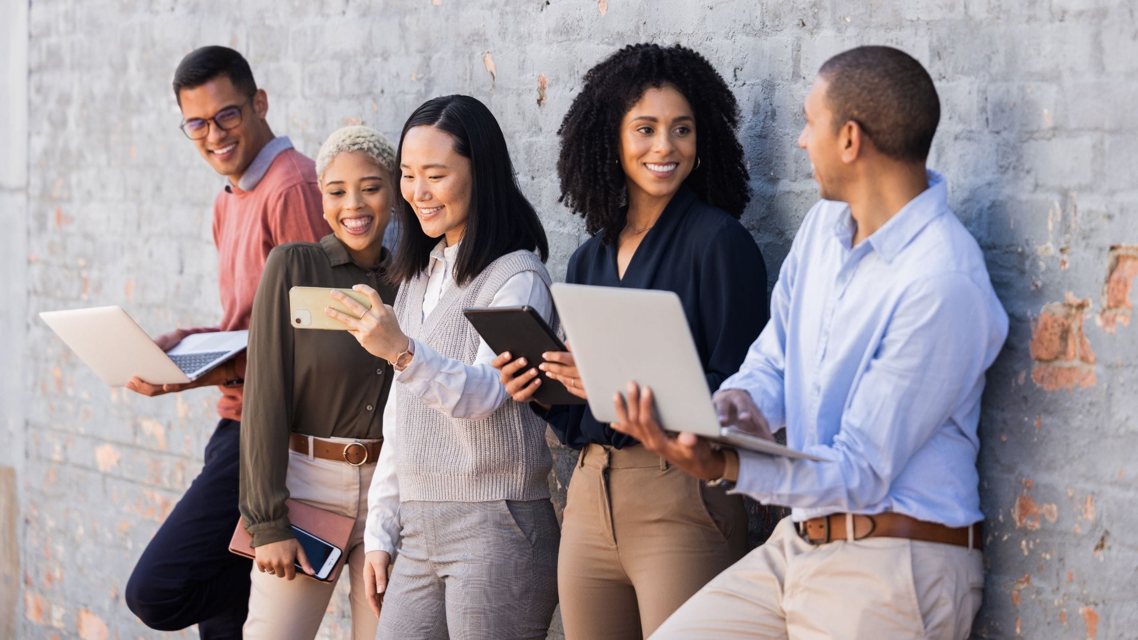 10 Tips to Create a Successful Bulk Recruitment Strategy Using One-Way Video Interviews: Wamly||Craft Clear and Concise Interview Questions Tips to Create a Successful Bulk Recruitment Strategy|Incorporate Feedback Loops