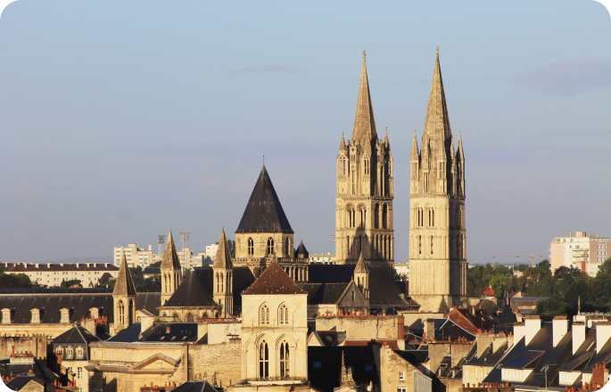façades colorées et pont sur la Nive à Bayonne