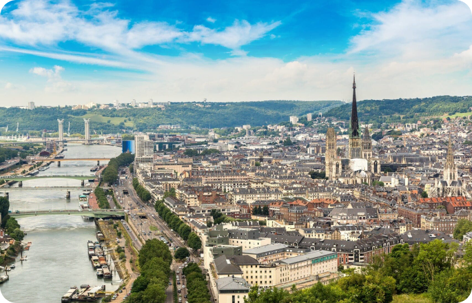 façades colorées et pont sur la Nive à Bayonne