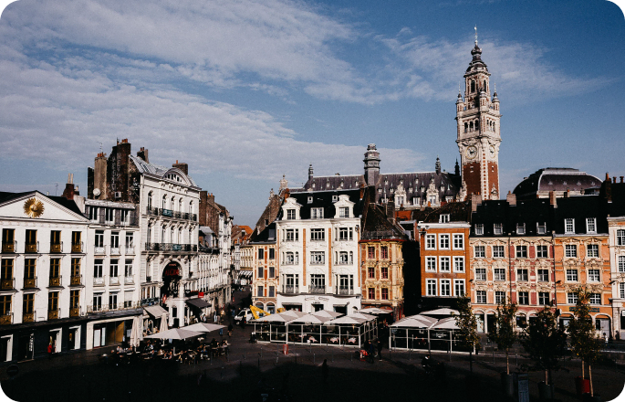 façades colorées et pont sur la Nive à Bayonne