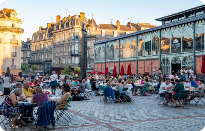 façades colorées et pont sur la Nive à Bayonne
