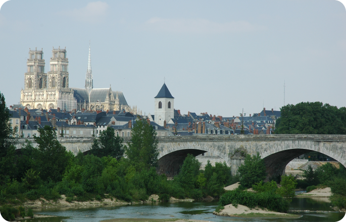 façades colorées et pont sur la Nive à Bayonne