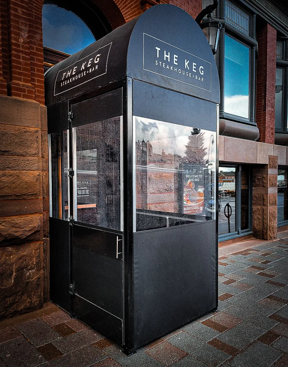 Commercial Exterior Signs: The Keg Steakhouse Awning with Shades