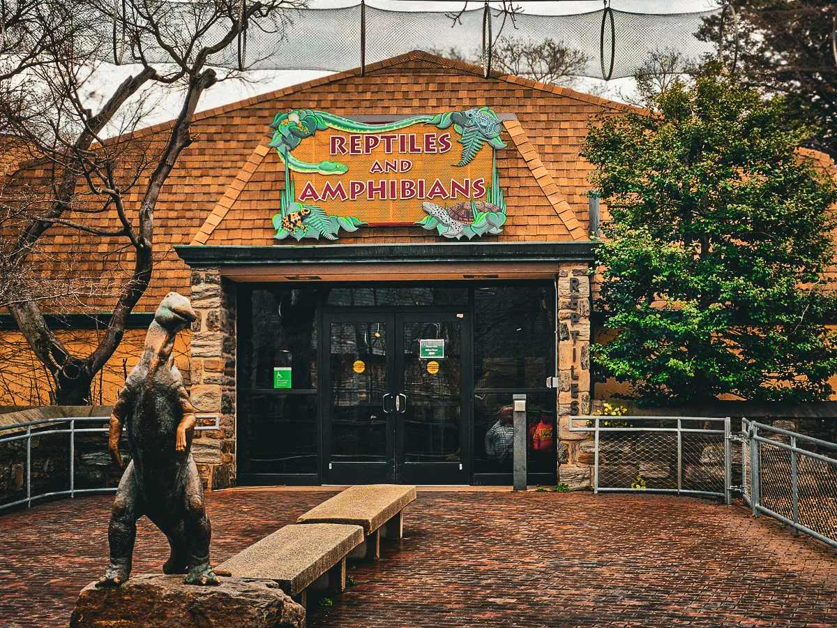 Commercial Exterior Signs for Reptiles and Amphibians Exhibit with Statue