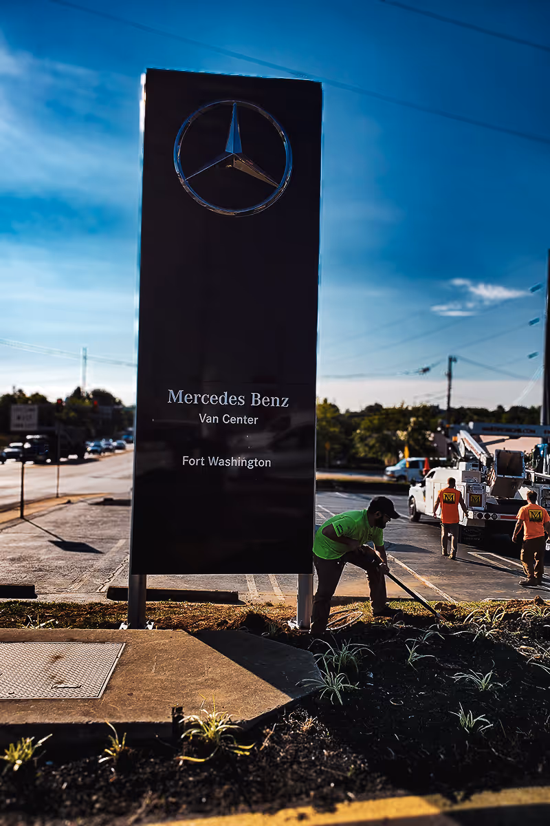 Automotive and Fleet Management Pylon Signs