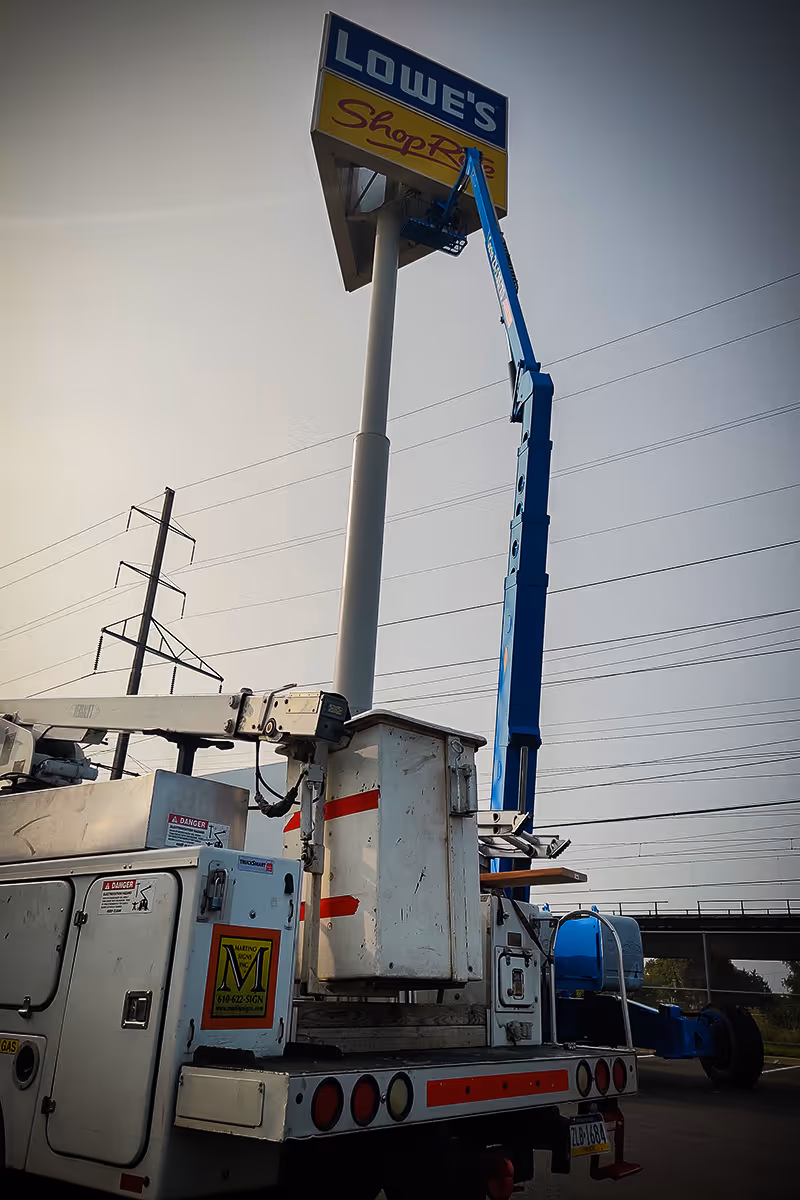 Retail & Shopping Centers Pylon Signs