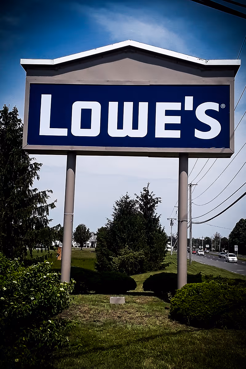 Retail & Shopping Centers Pylon Signs