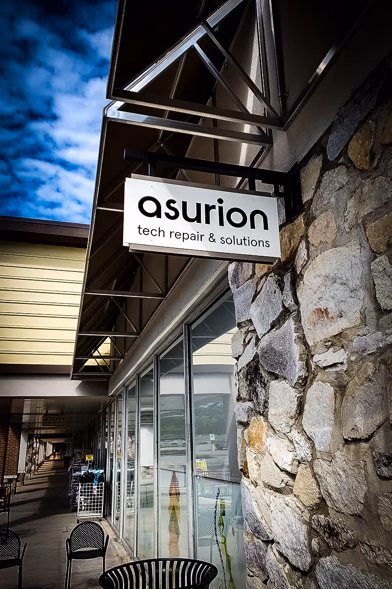 Retail & Shopping Centers Blade Signs