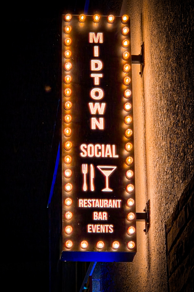 Restaurants Cafes & Bars | Sign Cabinets | Blade Signs | Double Sided Signs