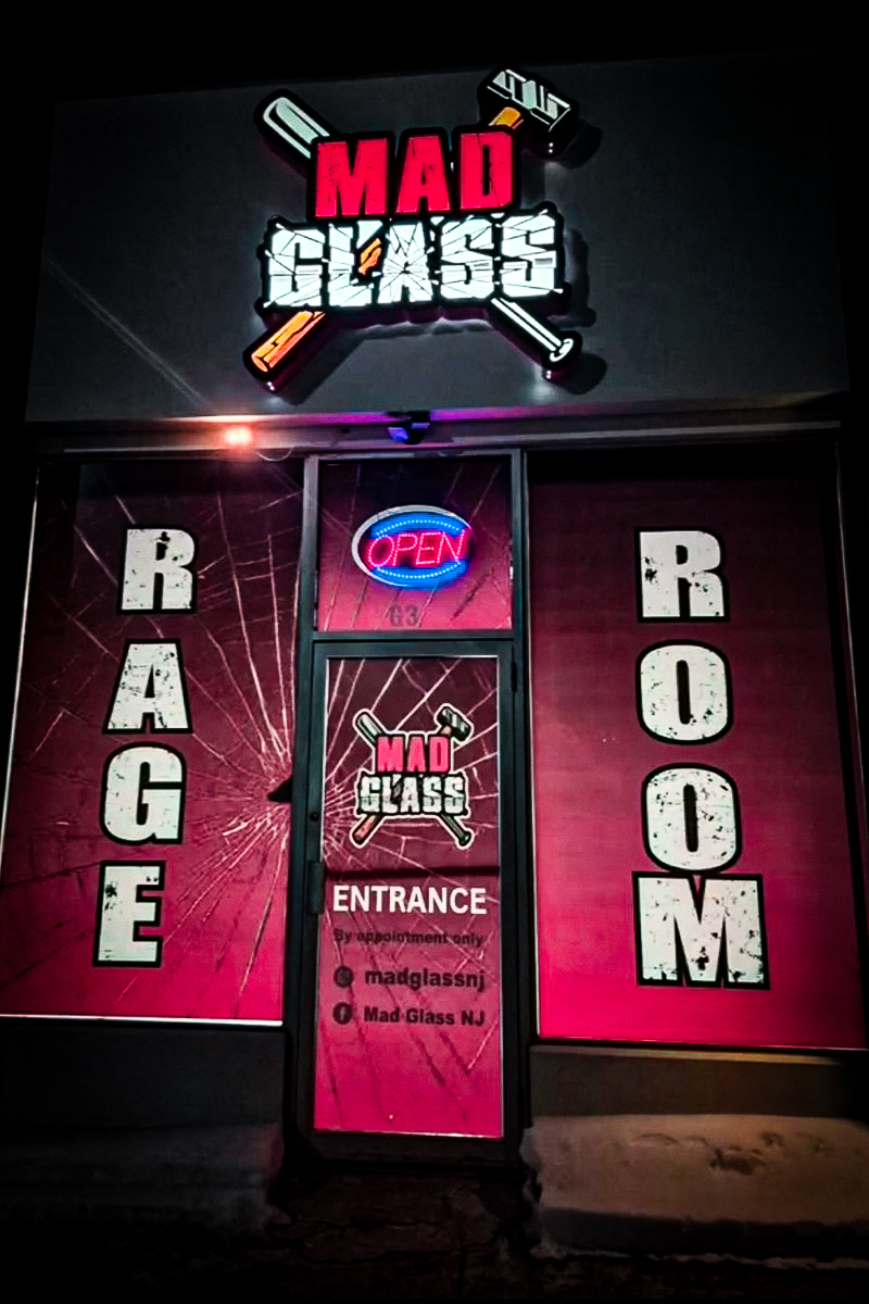 Restaurants Cafes & Bars | Sports & Entertainment Venues | LED Message Signs