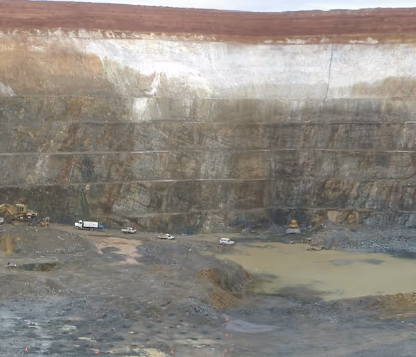 Ore processing and gold recovery facility equipment at Kirkalocka