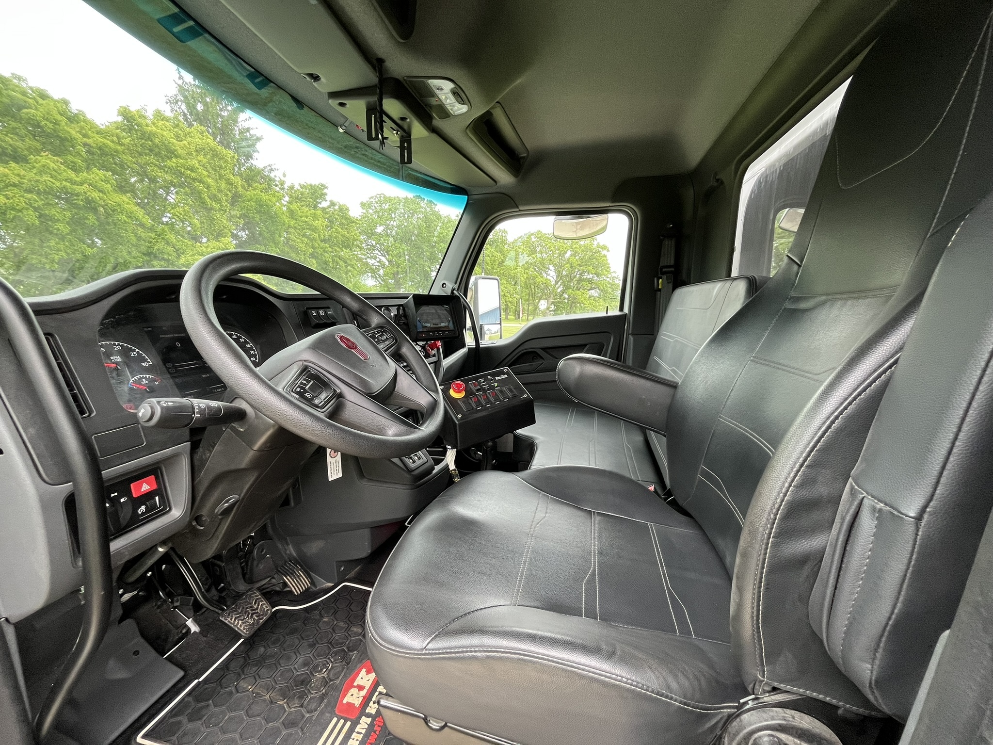 2024 Kenworth T380 Pac-Tech rear view with hydraulics#1.3